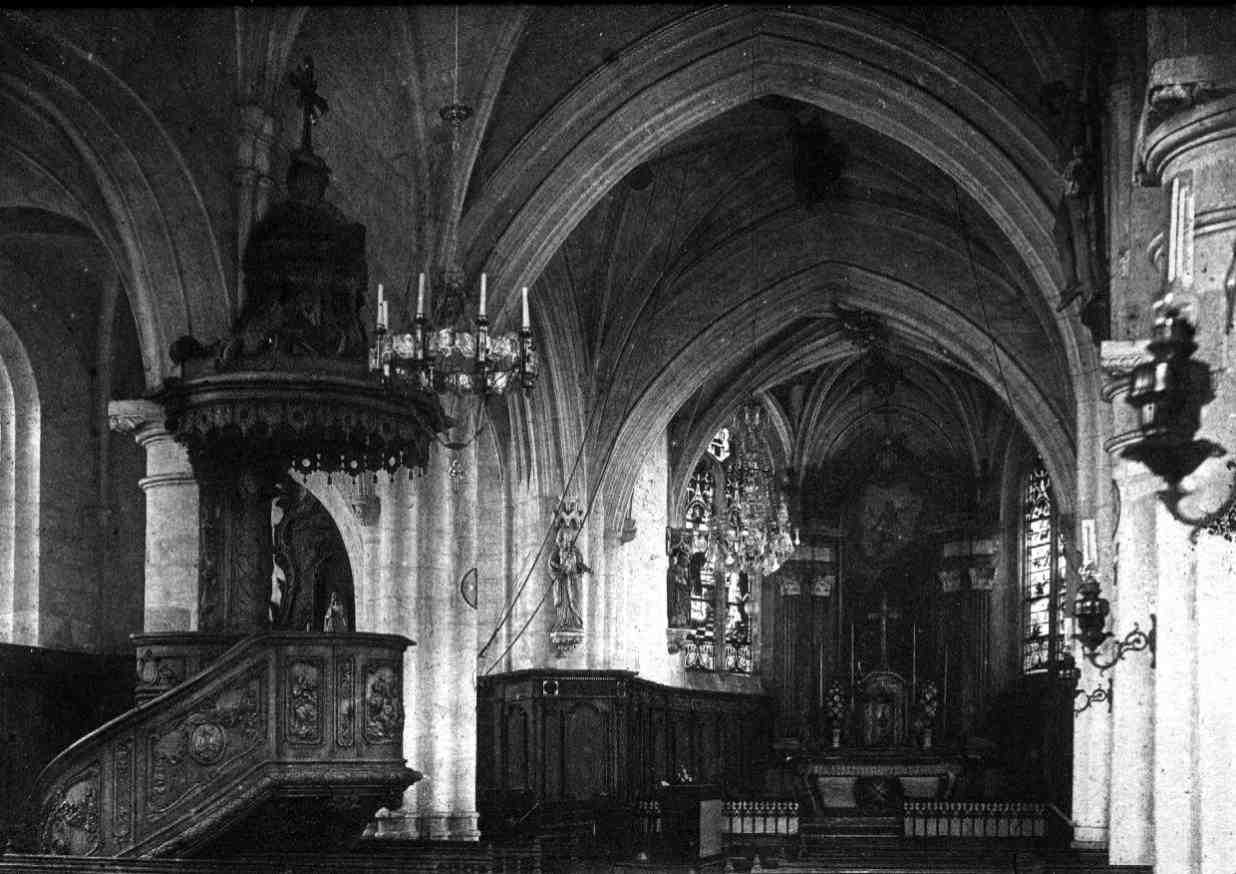 Intérieur de l'église avant 14
